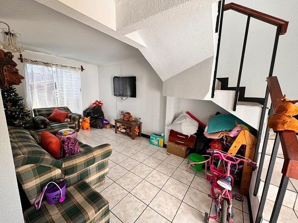 Venta de Casa o Casas, Terrenos, Propiedades, Apartamentos, Inmuebles en Guatemala, zona 11, zona 7, zona 2, zona 18, zona 16, Mixco, Carretera Al Salvador, Fraijanes, Santa Catarina Pinula, Antigua Guatemala, Villa Nueva, Villa Canales, San Miguel Petapa - Venta o Alquiler de Casas En Guatemala