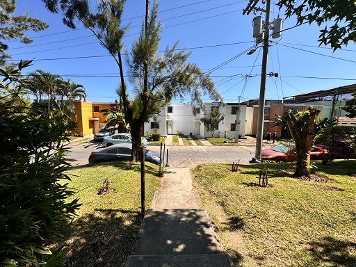 Venta de Casa o Casas, Terrenos, Propiedades, Apartamentos, Inmuebles en Guatemala, zona 11, zona 7, zona 2, zona 18, zona 16, Mixco, Carretera Al Salvador, Fraijanes, Santa Catarina Pinula, Antigua Guatemala, Villa Nueva, Villa Canales, San Miguel Petapa - Venta o Alquiler de Casas En Guatemala