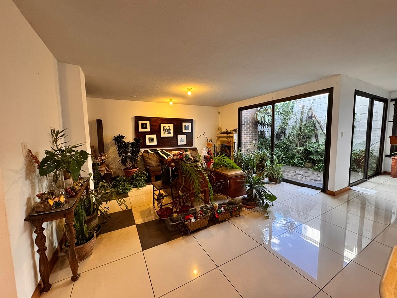 Venta de Casa o Casas, Terrenos, Propiedades, Apartamentos, Inmuebles en Guatemala, zona 11, zona 7, zona 2, zona 18, zona 16, Mixco, Carretera Al Salvador, Fraijanes, Santa Catarina Pinula, Antigua Guatemala, Villa Nueva, Villa Canales, San Miguel Petapa - Venta o Alquiler de Casas En Guatemala