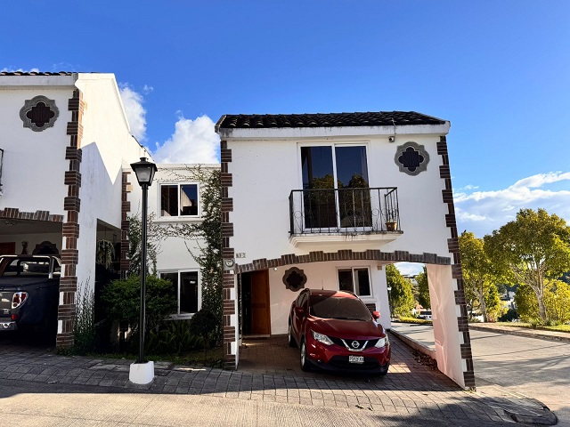 Venta de Casa o Casas, Terrenos, Propiedades, Apartamentos, Inmuebles en Guatemala, zona 11, zona 7, zona 2, zona 18, zona 16, Mixco, Carretera Al Salvador, Fraijanes, Santa Catarina Pinula, Antigua Guatemala, Villa Nueva, Villa Canales, San Miguel Petapa - Venta o Alquiler de Casas En Guatemala