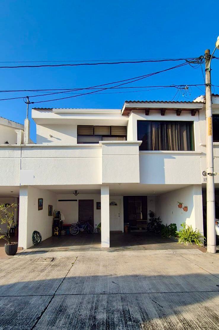 Venta de Casa o Casas, Terrenos, Propiedades, Apartamentos, Inmuebles en Guatemala, zona 11, zona 7, zona 2, zona 18, zona 16, Mixco, Carretera Al Salvador, Fraijanes, Santa Catarina Pinula, Antigua Guatemala, Villa Nueva, Villa Canales, San Miguel Petapa - Venta o Alquiler de Casas En Guatemala