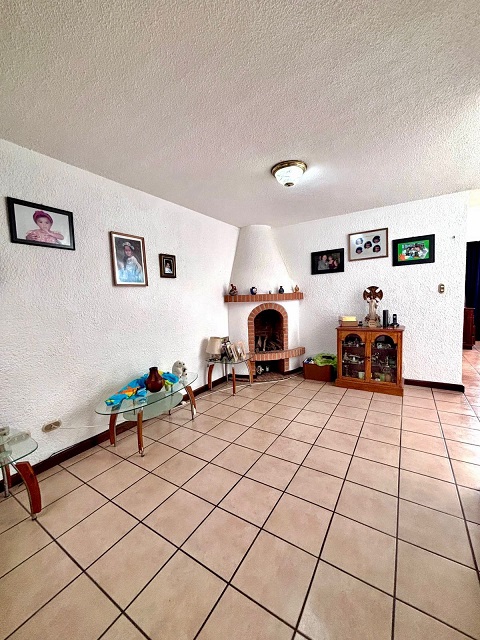 Venta de Casa o Casas, Terrenos, Propiedades, Apartamentos, Inmuebles en Guatemala, zona 11, zona 7, zona 2, zona 18, zona 16, Mixco, Carretera Al Salvador, Fraijanes, Santa Catarina Pinula, Antigua Guatemala, Villa Nueva, Villa Canales, San Miguel Petapa - Venta o Alquiler de Casas En Guatemala