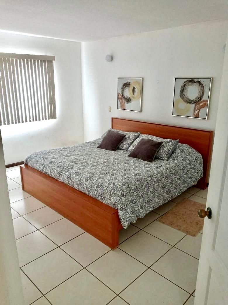 Venta de Casa o Casas, Terrenos, Propiedades, Apartamentos, Inmuebles en Guatemala, zona 11, zona 7, zona 2, zona 18, zona 16, Mixco, Carretera Al Salvador, Fraijanes, Santa Catarina Pinula, Antigua Guatemala, Villa Nueva, Villa Canales, San Miguel Petapa - Venta o Alquiler de Casas En Guatemala