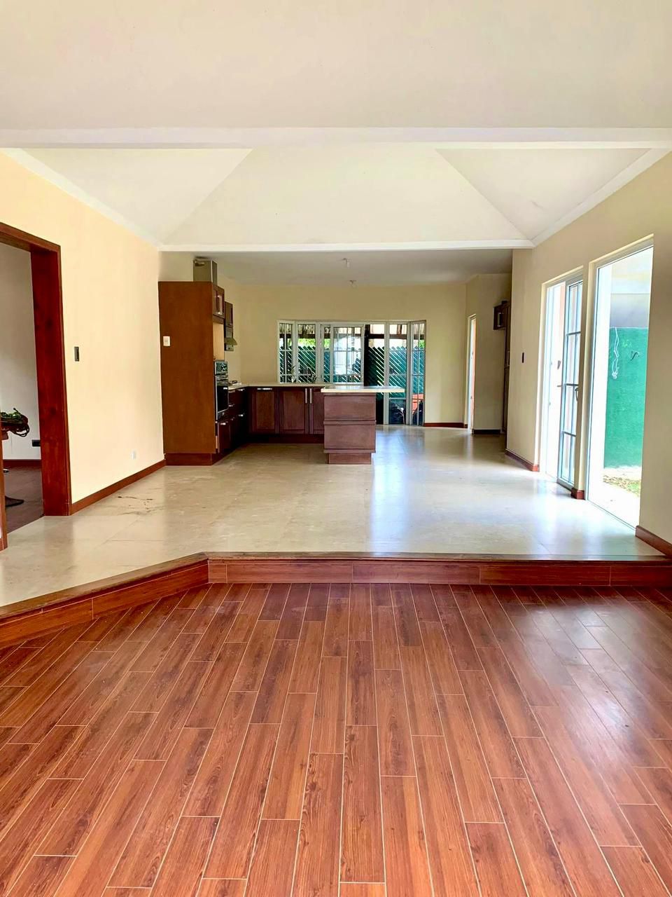 Venta de Casa o Casas, Terrenos, Propiedades, Apartamentos, Inmuebles en Guatemala, zona 11, zona 7, zona 2, zona 18, zona 16, Mixco, Carretera Al Salvador, Fraijanes, Santa Catarina Pinula, Antigua Guatemala, Villa Nueva, Villa Canales, San Miguel Petapa - Venta o Alquiler de Casas En Guatemala