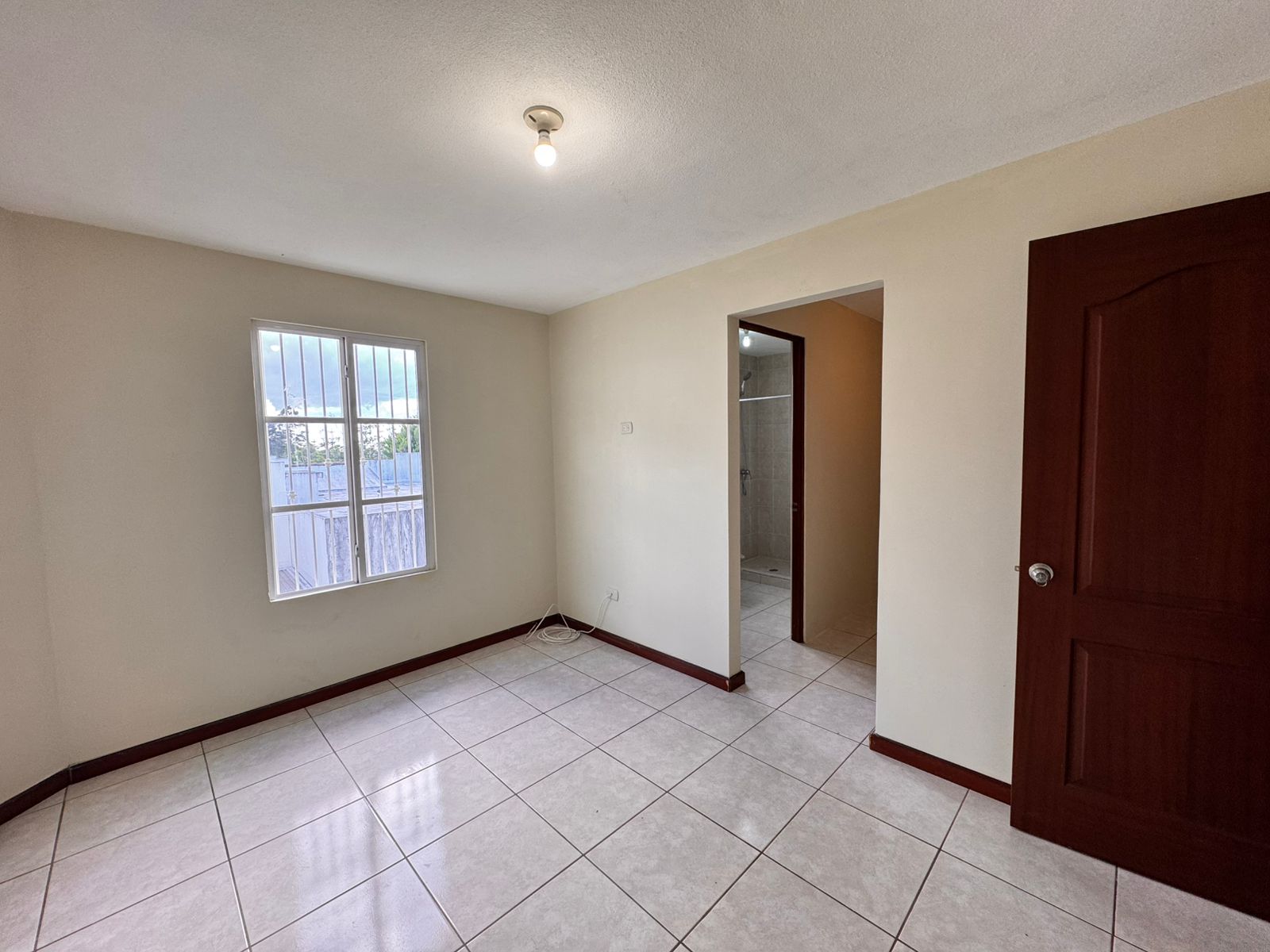 Venta de Casa o Casas, Terrenos, Propiedades, Apartamentos, Inmuebles en Guatemala, zona 11, zona 7, zona 2, zona 18, zona 16, Mixco, Carretera Al Salvador, Fraijanes, Santa Catarina Pinula, Antigua Guatemala, Villa Nueva, Villa Canales, San Miguel Petapa - Venta o Alquiler de Casas En Guatemala