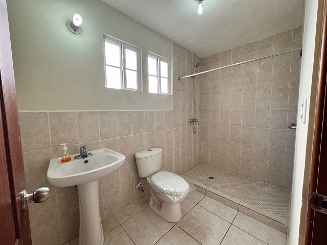 Venta de Casa o Casas, Terrenos, Propiedades, Apartamentos, Inmuebles en Guatemala, zona 11, zona 7, zona 2, zona 18, zona 16, Mixco, Carretera Al Salvador, Fraijanes, Santa Catarina Pinula, Antigua Guatemala, Villa Nueva, Villa Canales, San Miguel Petapa - Venta o Alquiler de Casas En Guatemala