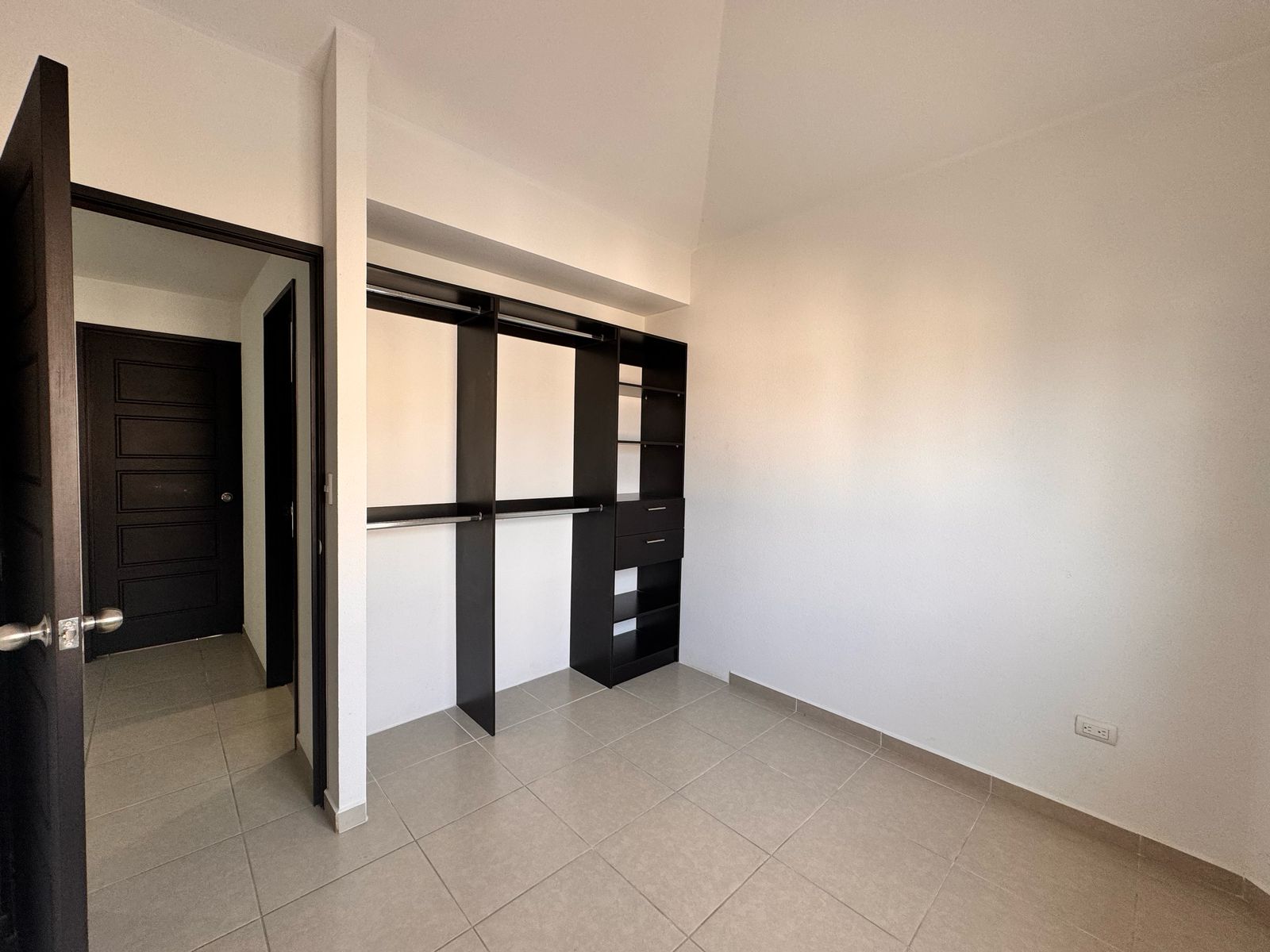 Venta de Casa o Casas, Terrenos, Propiedades, Apartamentos, Inmuebles en Guatemala, zona 11, zona 7, zona 2, zona 18, zona 16, Mixco, Carretera Al Salvador, Fraijanes, Santa Catarina Pinula, Antigua Guatemala, Villa Nueva, Villa Canales, San Miguel Petapa - Venta o Alquiler de Casas En Guatemala